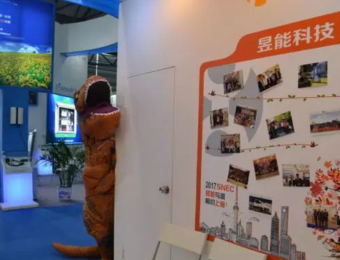 驚！SNEC展會出現史前動物 暴龍帶你逛展會