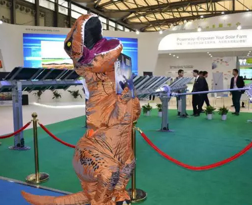 驚！SNEC展會出現史前動物 暴龍帶你逛展會