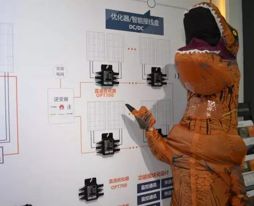 驚！SNEC展會出現史前動物 暴龍帶你逛展會