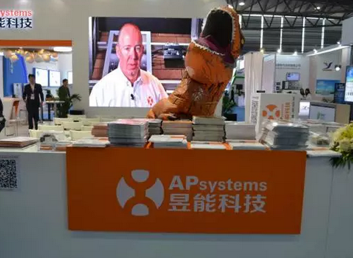 驚！SNEC展會出現史前動物 暴龍帶你逛展會