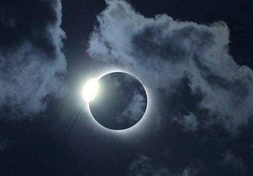 強大的太陽能無線電發射機可以使用光子來驅動艦船跨越星系飛行