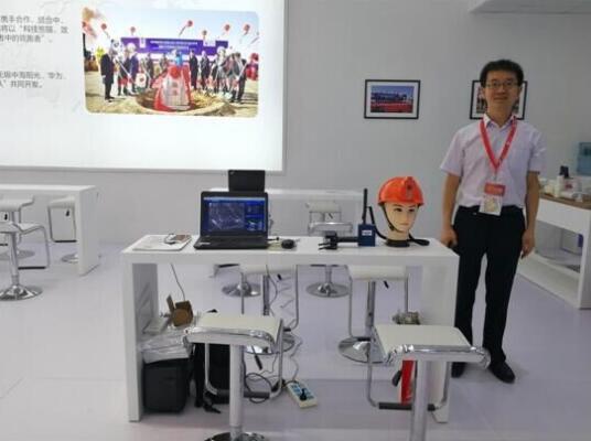 新品發(fā)布,無(wú)人機(jī)展示 金鴻泰驚艷亮相SNEC 2017