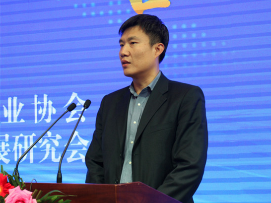 源隆基綠能李峰:光伏是高危行業(yè) 受政策影響大