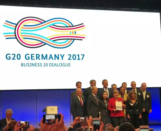 晶科能源對(duì)話德國總理默克爾:未來的可持續(xù)經(jīng)濟(jì)來自能源 氣候變化和資源效率