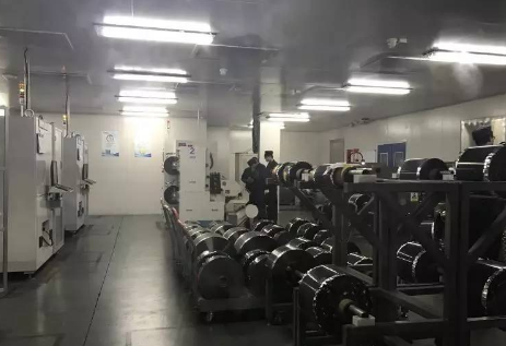 中天科技進每小時能生產一萬塊鋰電池的中天儲能 為“一帶一路”添動力