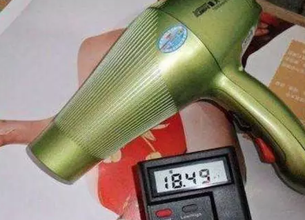 光伏電站有輻射?別自己嚇唬自己!電力設施雖有輻射不假,但離影響健康還很遠