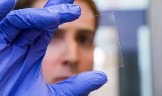 普林斯頓研發太陽能自供電智能窗戶系統，用戶或可用手機調節窗戶顏色