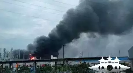 又雙叒叕現火災!為撲救晶澳大火,消防戰士連續作戰累暈現場