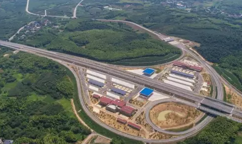 高速公路也建光伏發電站！年發電量達40萬千瓦