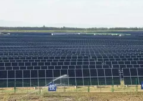 光伏電站不僅能發電，還能治沙！