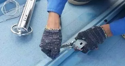 如何做拉拔實驗保證光伏組件不被吹翻？