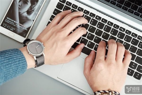 LunaR混合手表:曬太陽半小時可用兩個月