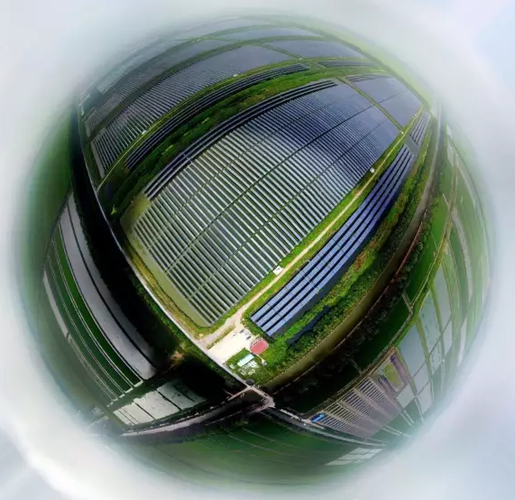 鳥瞰千畝光伏發電 感受三湖漁光互補