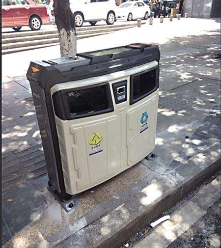 太陽能發電垃圾箱亮相濟南泉城廣場