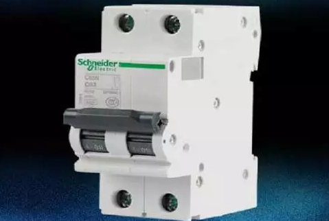 光伏發電系統中,空氣開關和漏電開關哪個更好?可以互相取代嗎?