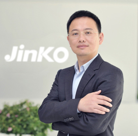 三次絕處逢生，11年后更以200億登頂，他憑一己之力改變了一個行業！