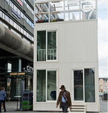 芬蘭現“長棍”建筑 屋頂配太陽能發電站