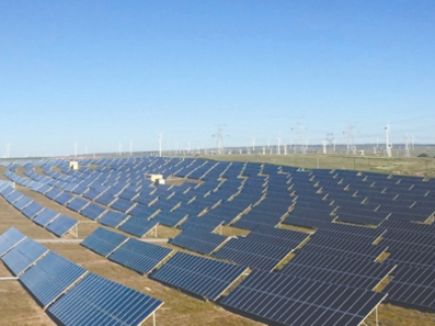 發展綠色能源 造福千家萬戶——草原深處有光伏