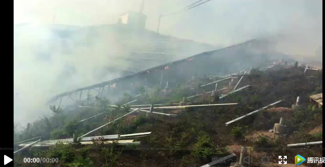 某村級光伏電站著火，電站被燒光只剩支架！