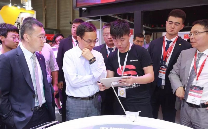 漢能創始人李河君:共同迎接全球移動能源時代到來