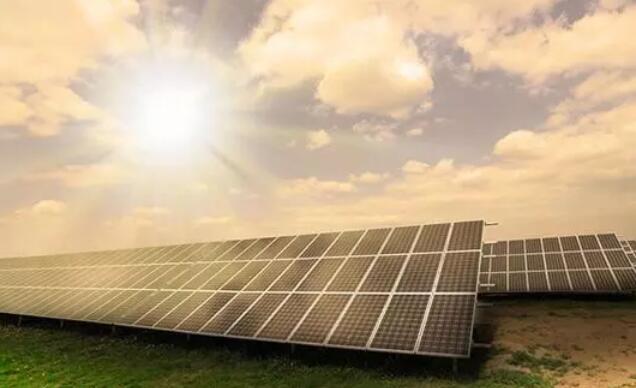 “5·31”光伏新政后 一邊是經銷商選擇離場 一邊卻是光伏巨頭繼續擴產！