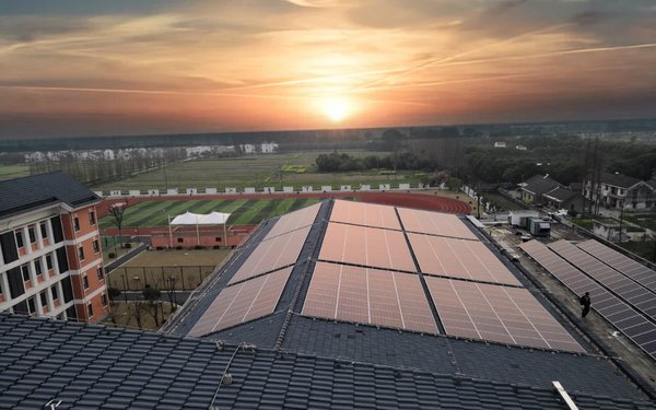 上海市松江區新浜學校屋頂光伏電站掠影