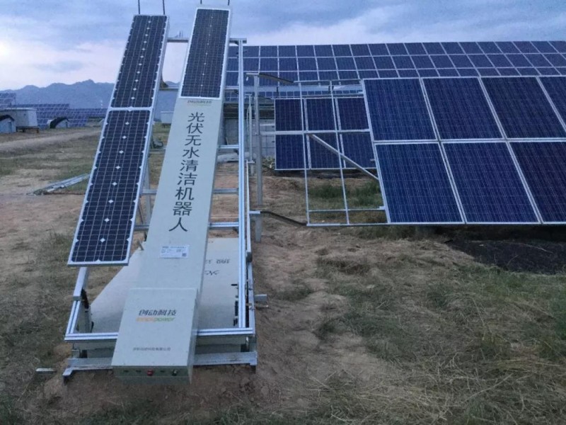 光伏電站組件清洗：人工一小時，他只要一分鐘？
