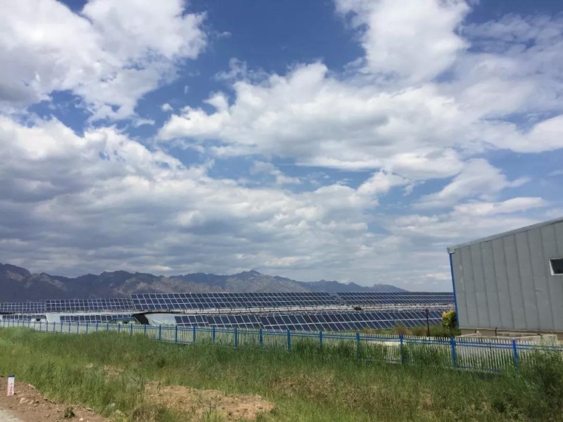 光伏電站組件清洗：人工一小時，他只要一分鐘？