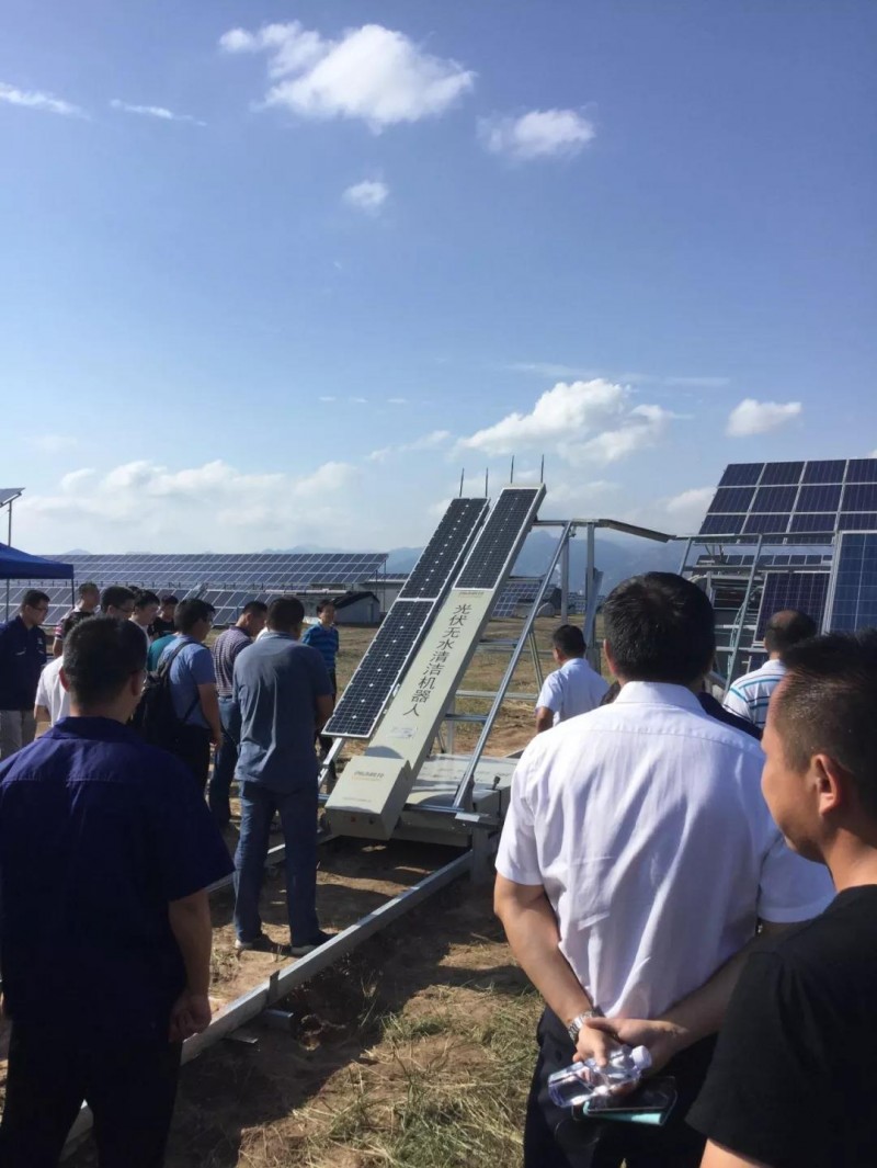 光伏電站組件清洗：人工一小時，他只要一分鐘？