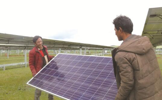 鄉(xiāng)城縣21萬千瓦裝機光伏電工程建設(shè)側(cè)記