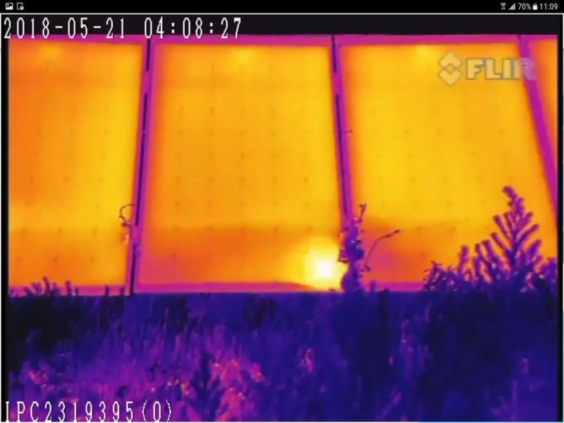 有創動光伏無水清潔機器人代班，咱光伏人國慶可以輕松浪啦！