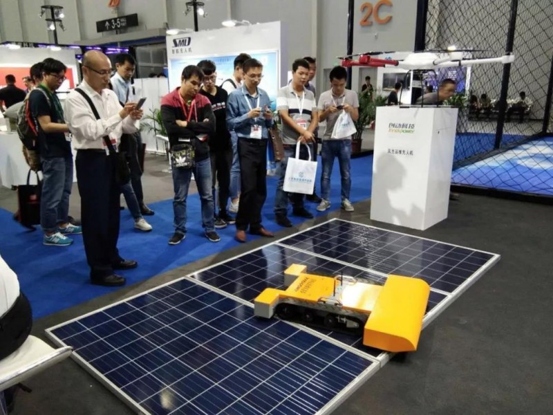 數字浪潮 智創互聯:創動科技無人機亮相第四屆中國國際互聯網+博覽會