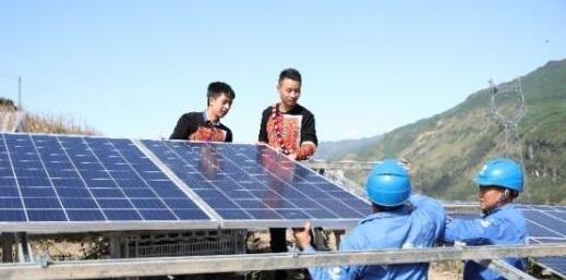 四川小涼山光伏扶貧服務隊:讓鄉親們的“陽光存折”鼓起來