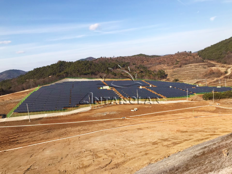 安泰為韓國2.2MW項目提供地面幾型東西可調單樁支架解決方案