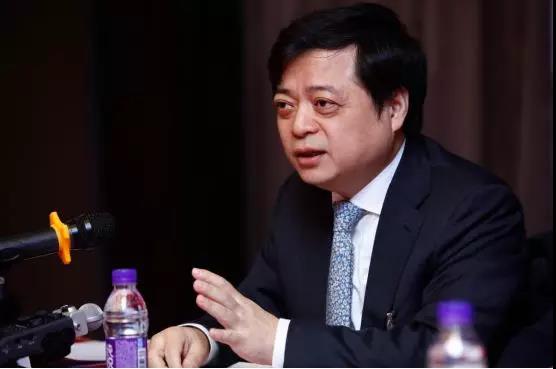 作為全國政協常委、全國工商聯副主席，正泰集團董事長南存輝帶來了《關于加快解決光伏補貼拖欠問題的提案》《關于進一步完善光伏發電增值稅優惠政策的提案》《關于完善光伏發電土地稅費政策的提案》《關于無補貼分布式光伏項目允許自主招標的提案》《關于完善電力業務許可證豁免范圍的提案》《關于進一步促進清潔供暖規范發展的提案》等12份提案，堪稱代表、委員中的“敬業模范”。